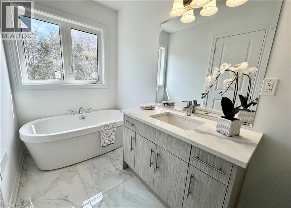 15 Davinci Boulevard, Hamilton, ON - Indoor Photo Showing Bathroom