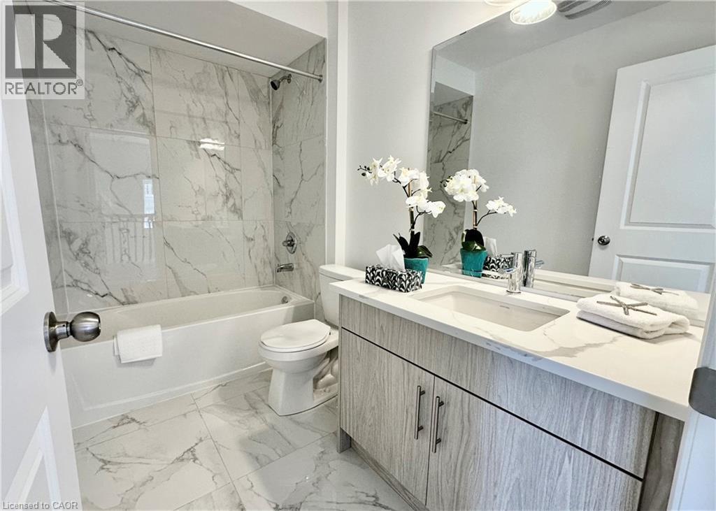 15 Davinci Boulevard, Hamilton, ON - Indoor Photo Showing Bathroom