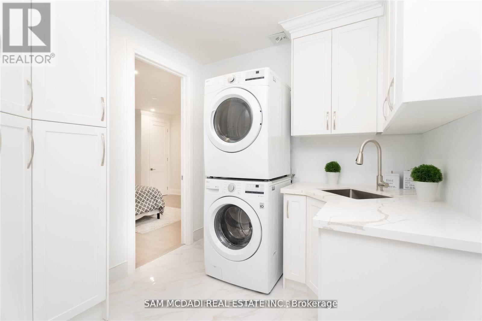 1138 Garden Road, Mississauga, ON - Indoor Photo Showing Laundry Room