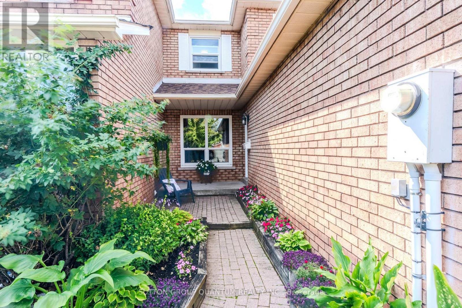 1237 Blackburn Drive, Oakville, ON - Outdoor