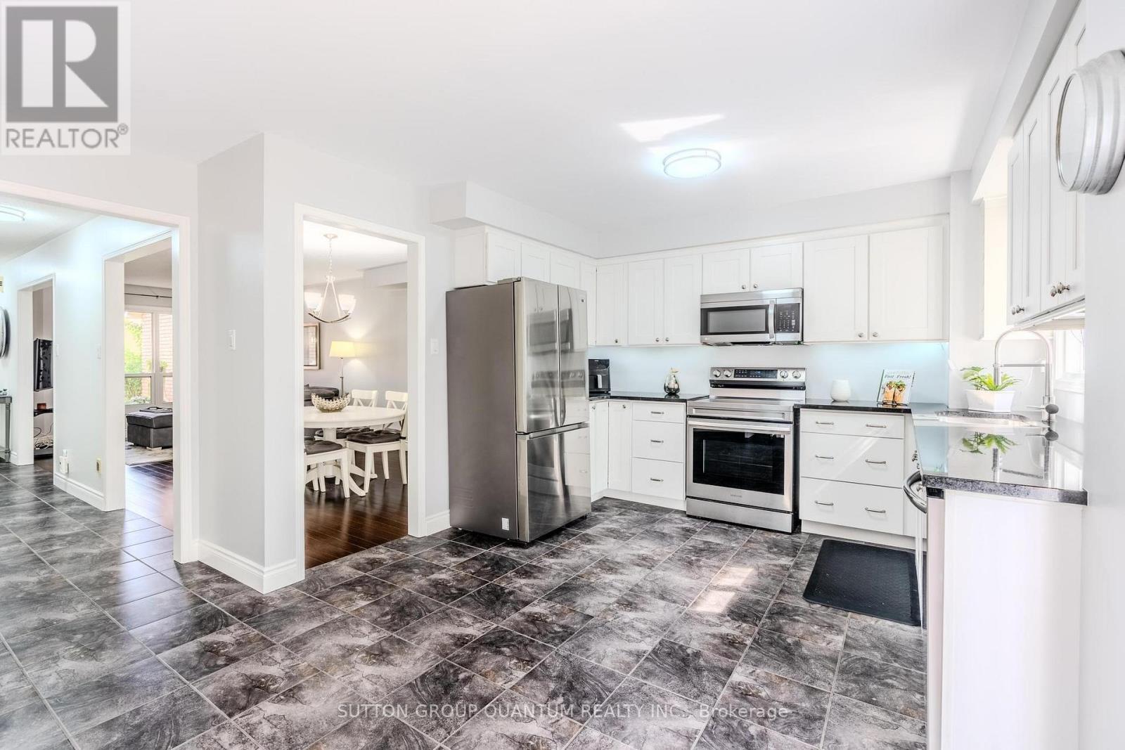 1237 Blackburn Drive, Oakville, ON - Indoor Photo Showing Kitchen