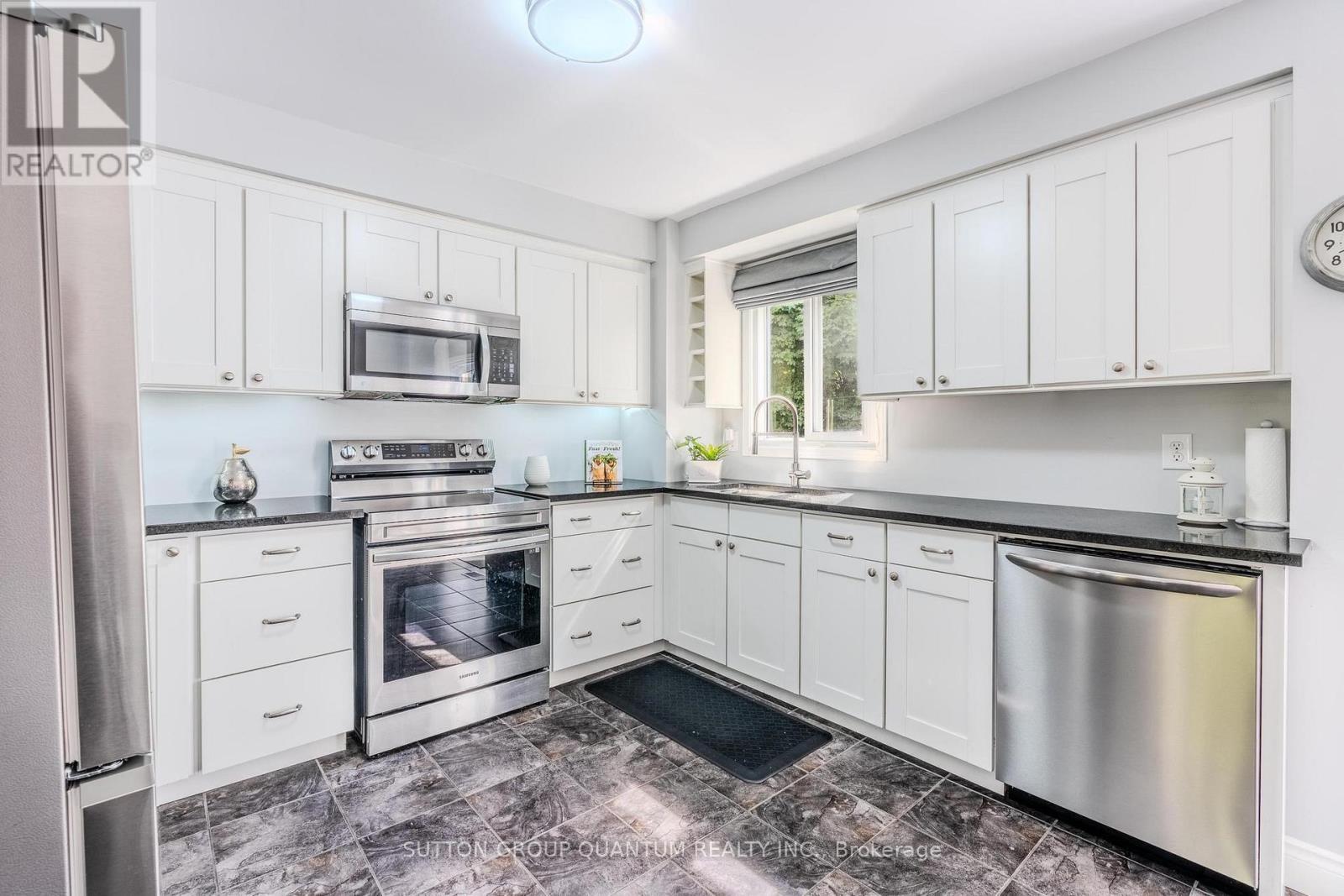 1237 Blackburn Drive, Oakville, ON - Indoor Photo Showing Kitchen