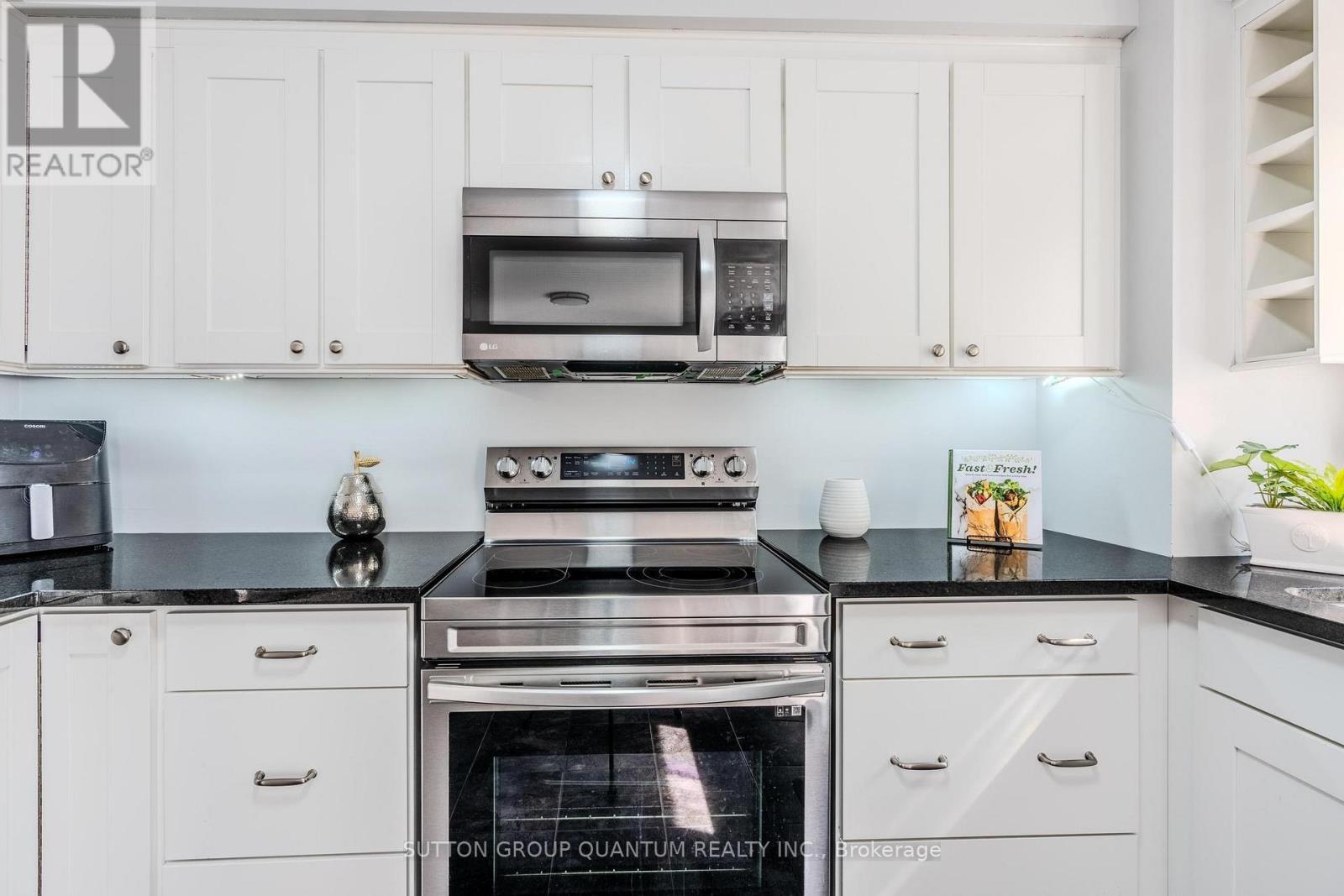 1237 Blackburn Drive, Oakville, ON - Indoor Photo Showing Kitchen