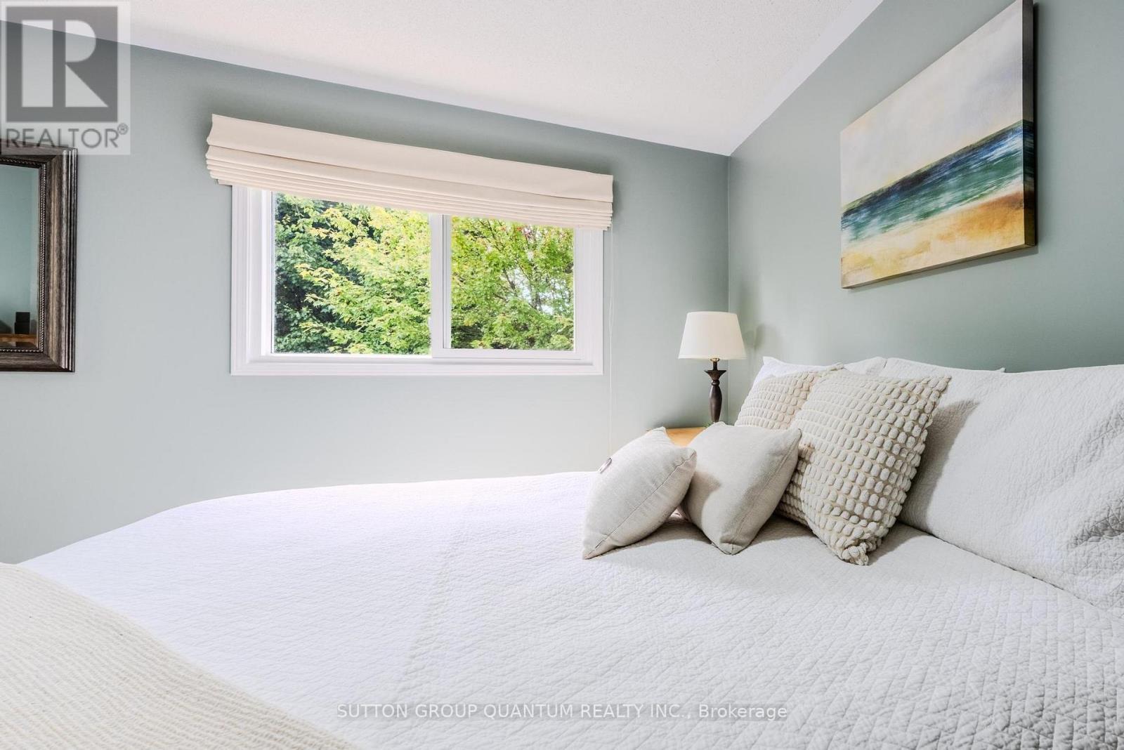 1237 Blackburn Drive, Oakville, ON - Indoor Photo Showing Bedroom