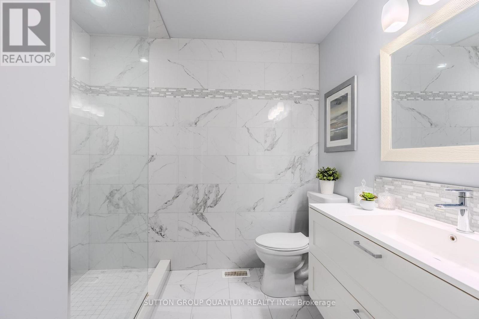 1237 Blackburn Drive, Oakville, ON - Indoor Photo Showing Bathroom