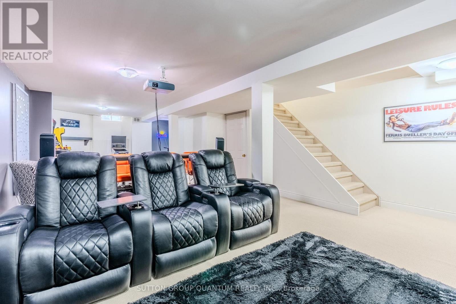 1237 Blackburn Drive, Oakville, ON - Indoor Photo Showing Living Room