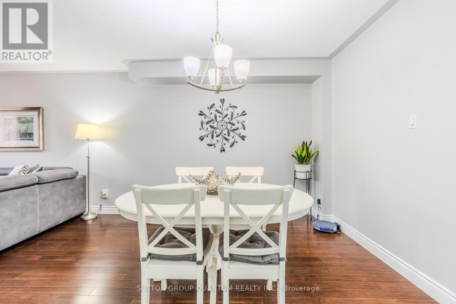 1237 Blackburn Drive, Oakville, ON - Indoor Photo Showing Dining Room