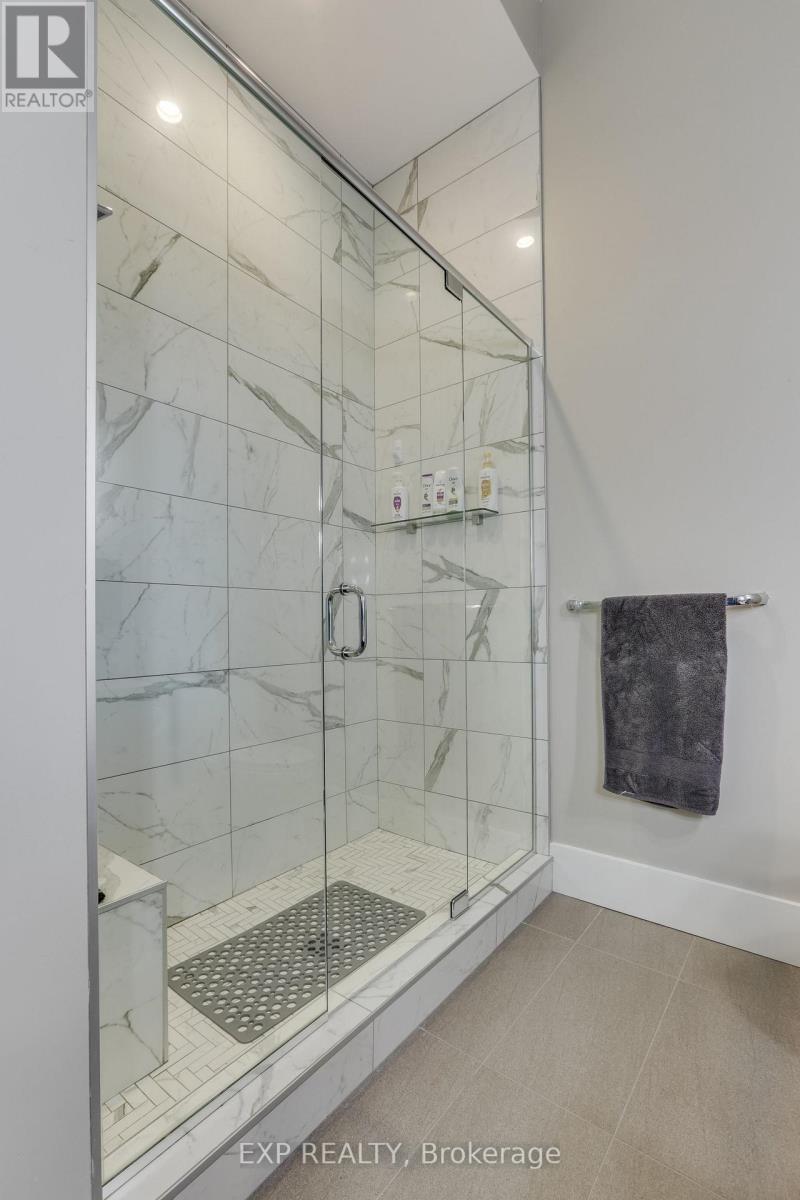 404 - 1705 Fiddlehead Place, London North (North R), ON - Indoor Photo Showing Bathroom
