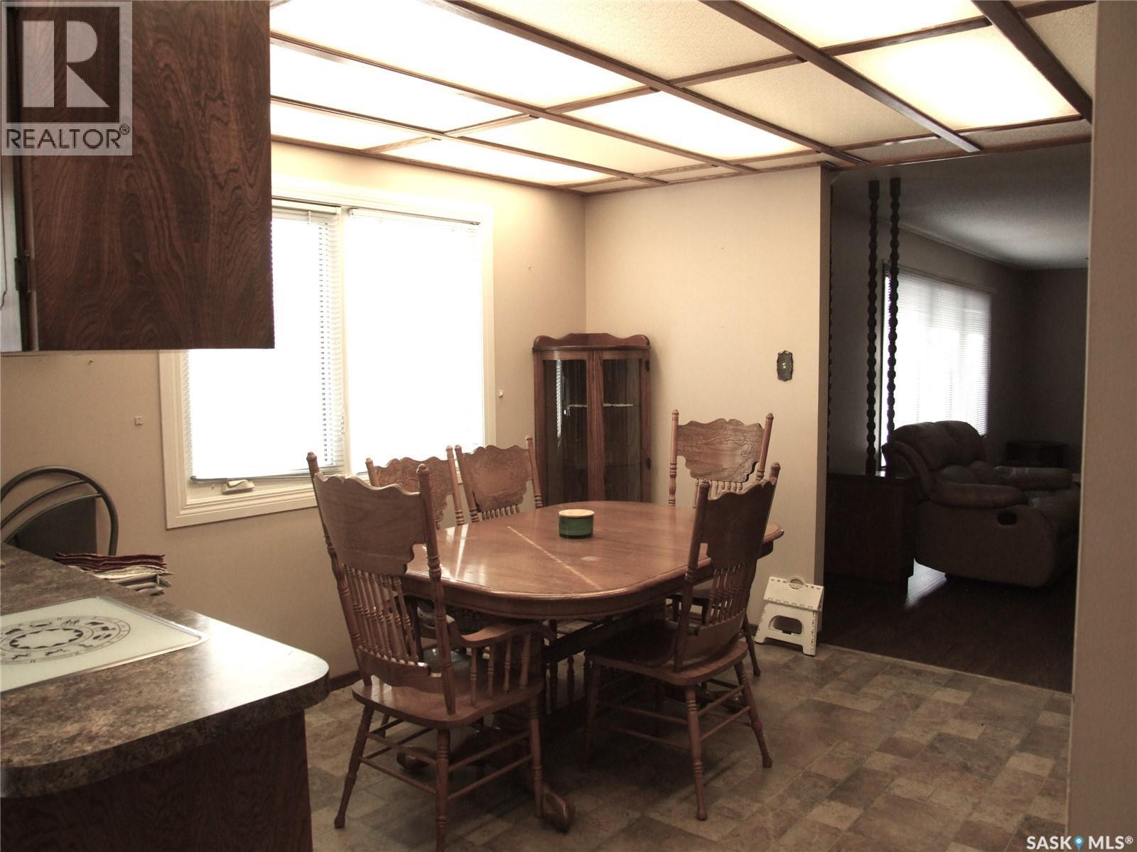 301 5Th Street W, Leader, SK - Indoor Photo Showing Dining Room