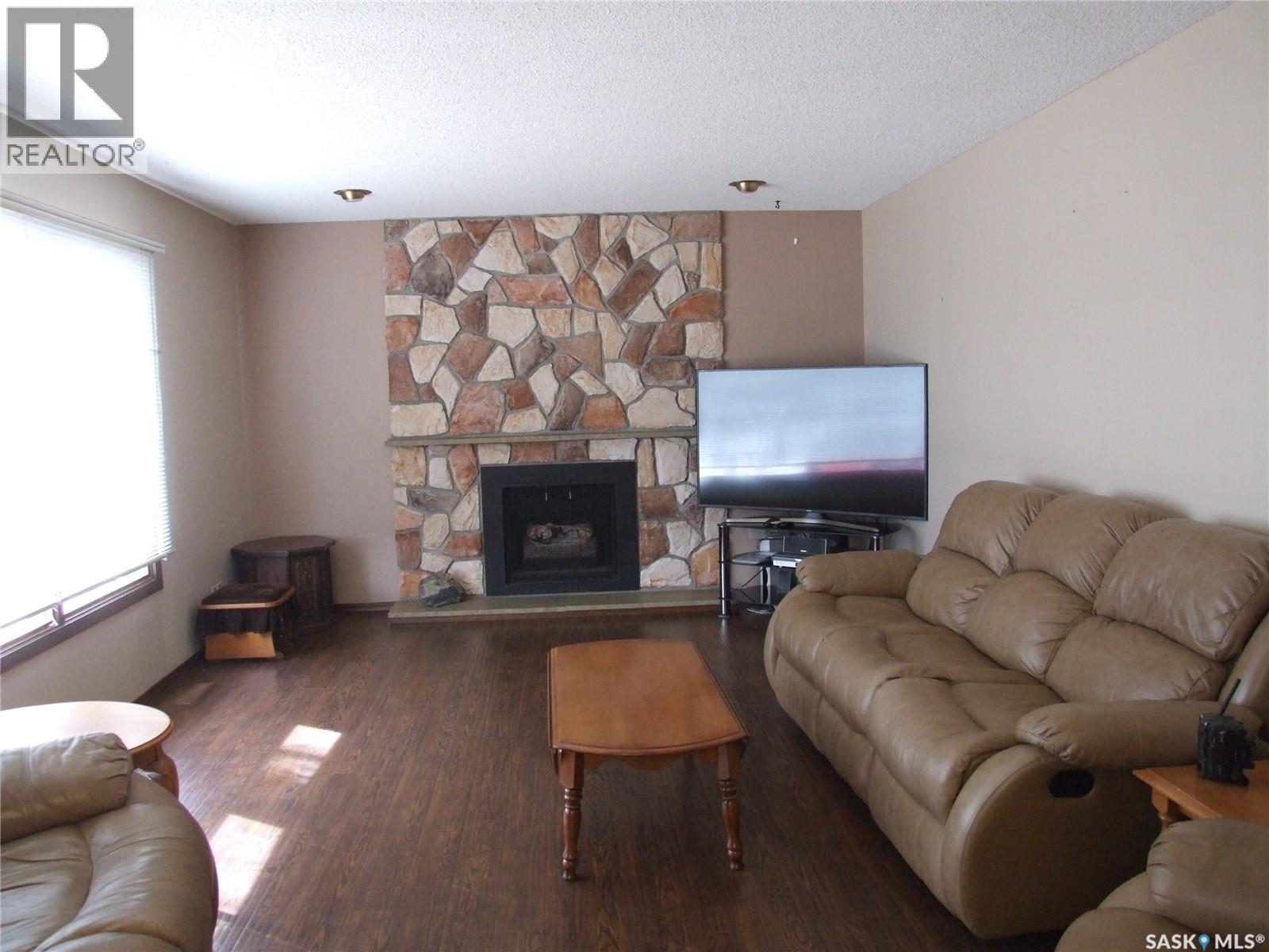 301 5Th Street W, Leader, SK - Indoor Photo Showing Living Room With Fireplace