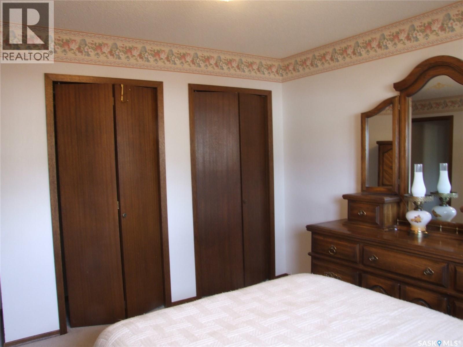 301 5Th Street W, Leader, SK - Indoor Photo Showing Bedroom