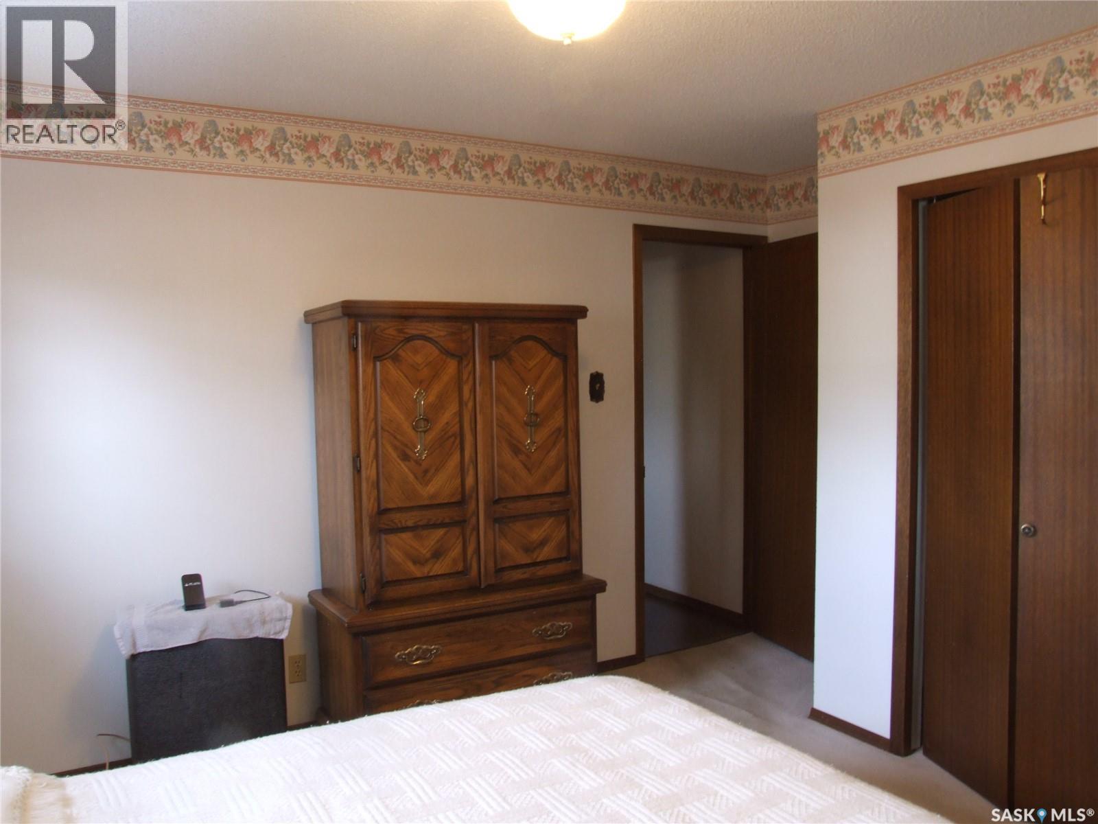 301 5Th Street W, Leader, SK - Indoor Photo Showing Bedroom