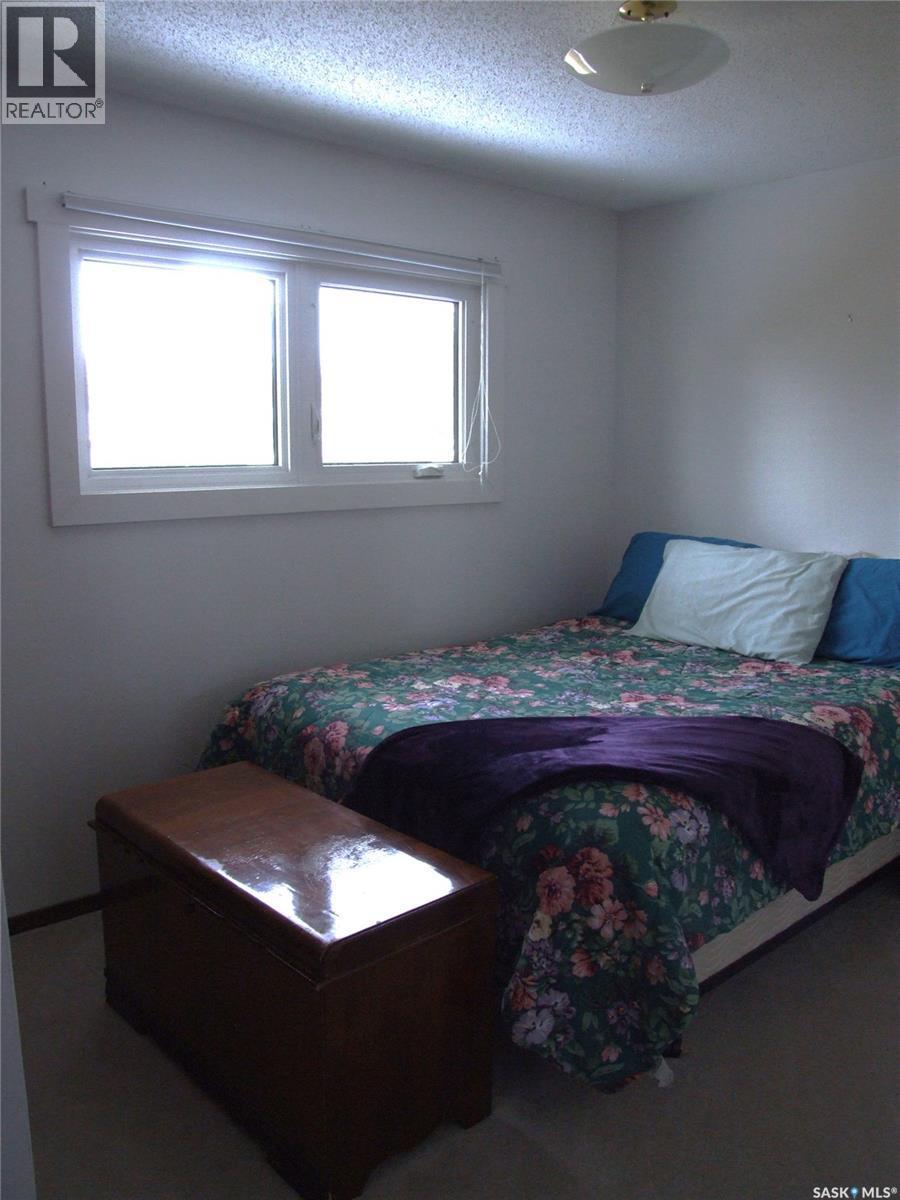 301 5Th Street W, Leader, SK - Indoor Photo Showing Bedroom