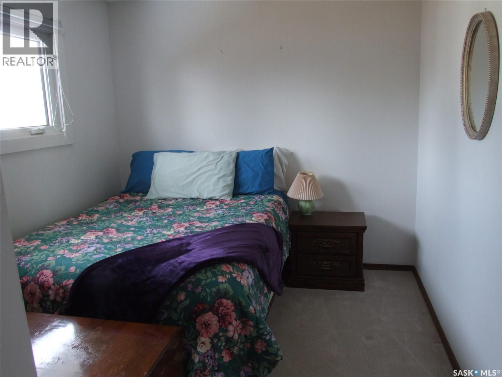 301 5Th Street W, Leader, SK - Indoor Photo Showing Bedroom