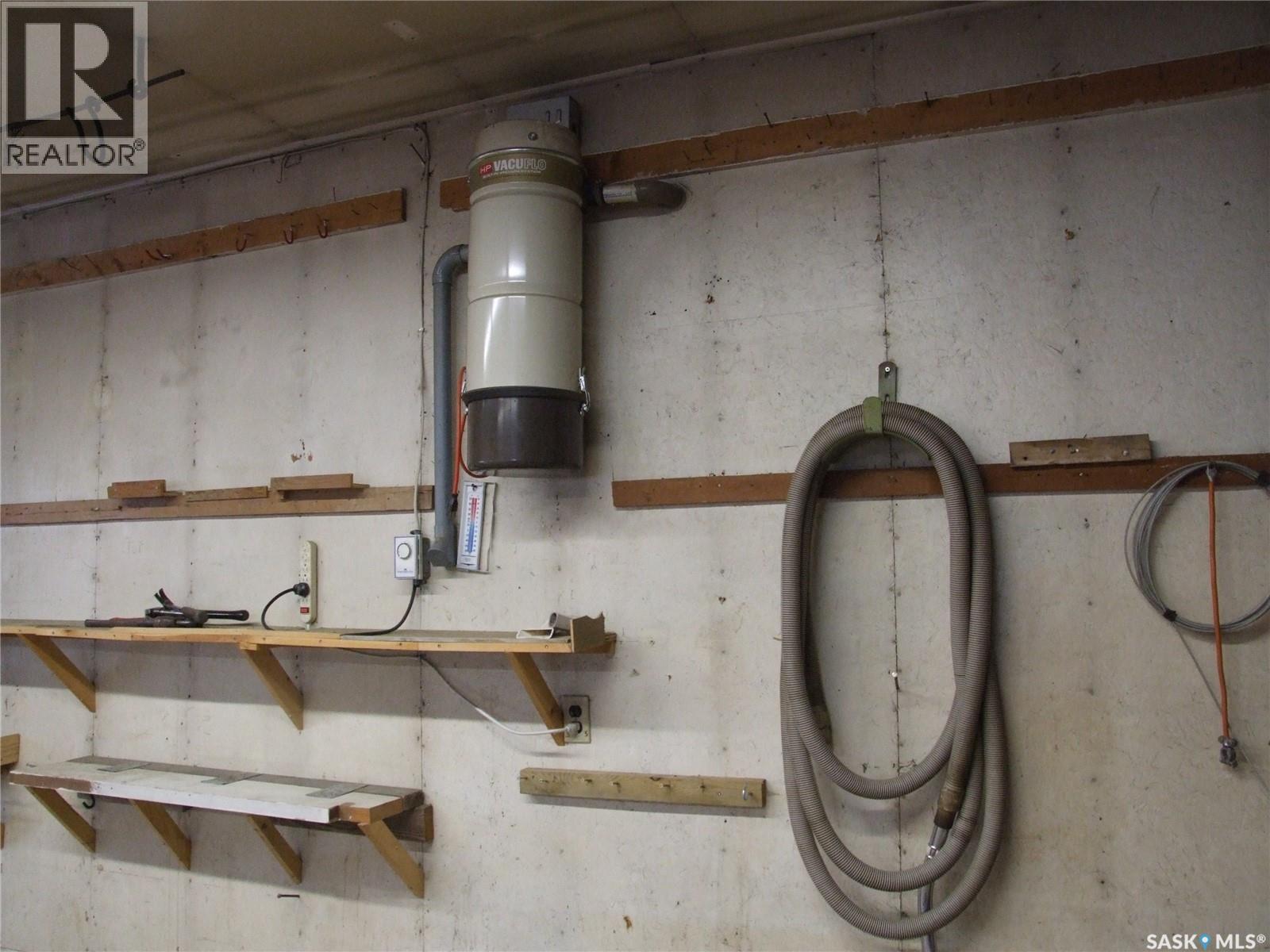 301 5Th Street W, Leader, SK - Indoor Photo Showing Basement