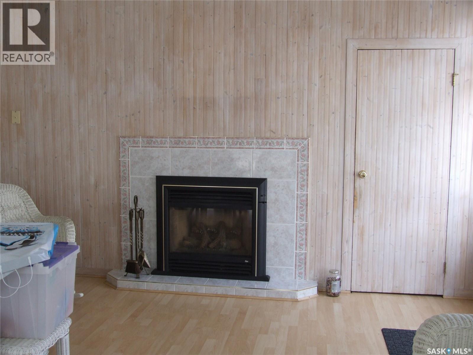 301 5Th Street W, Leader, SK - Indoor Photo Showing Living Room With Fireplace