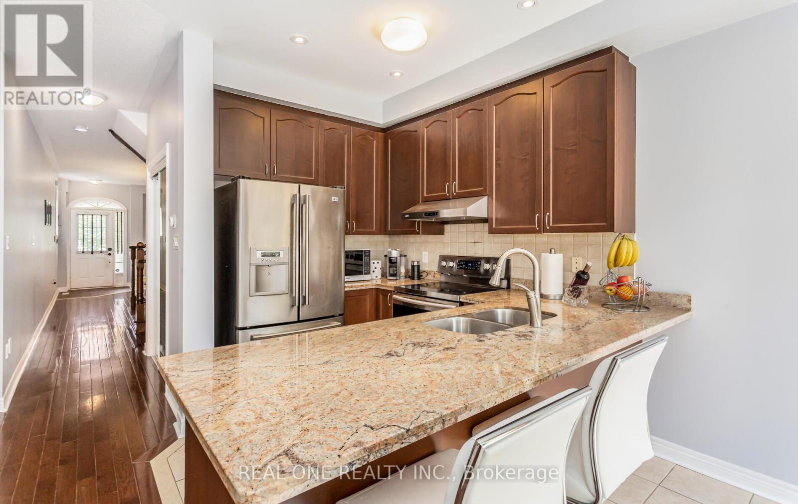 3860 Bloomington Crescent, Mississauga, ON - Indoor Photo Showing Kitchen With Double Sink