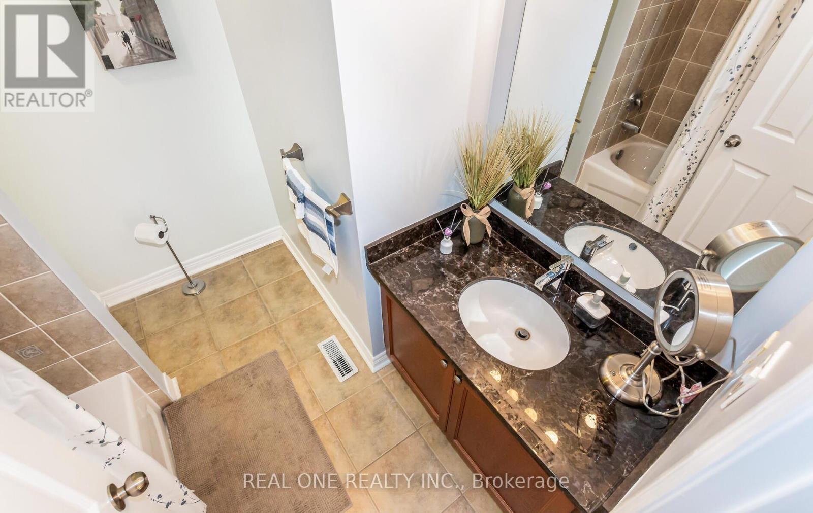 3860 Bloomington Crescent, Mississauga, ON - Indoor Photo Showing Bathroom