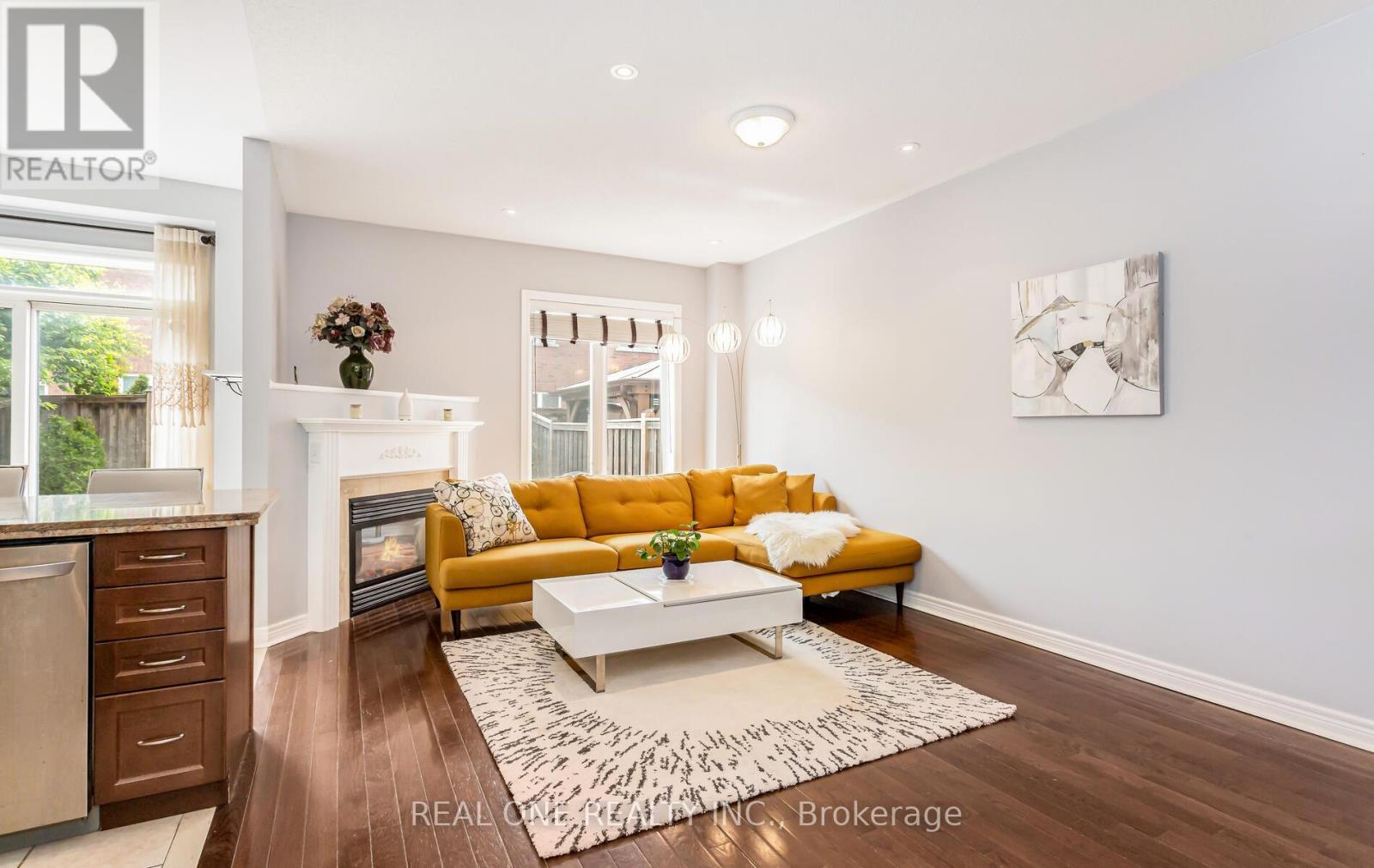 3860 Bloomington Crescent, Mississauga, ON - Indoor Photo Showing Living Room With Fireplace