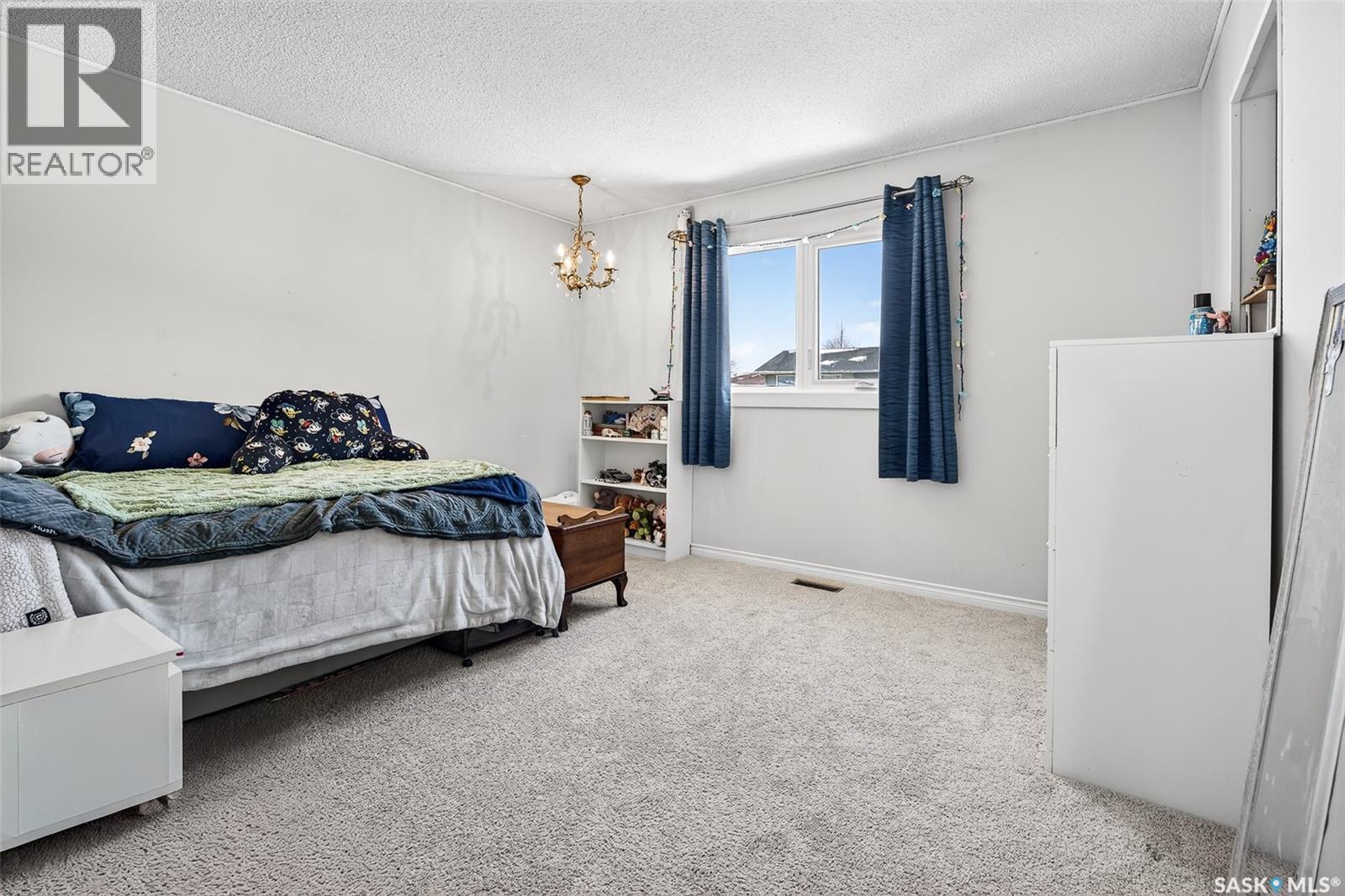1321 Prince Crescent, Moose Jaw, SK - Indoor Photo Showing Bedroom