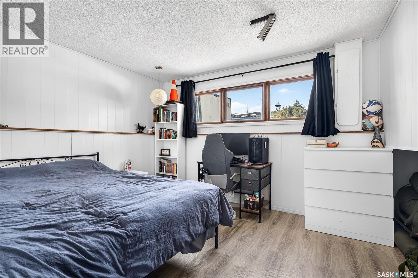1321 Prince Crescent, Moose Jaw, SK - Indoor Photo Showing Bedroom