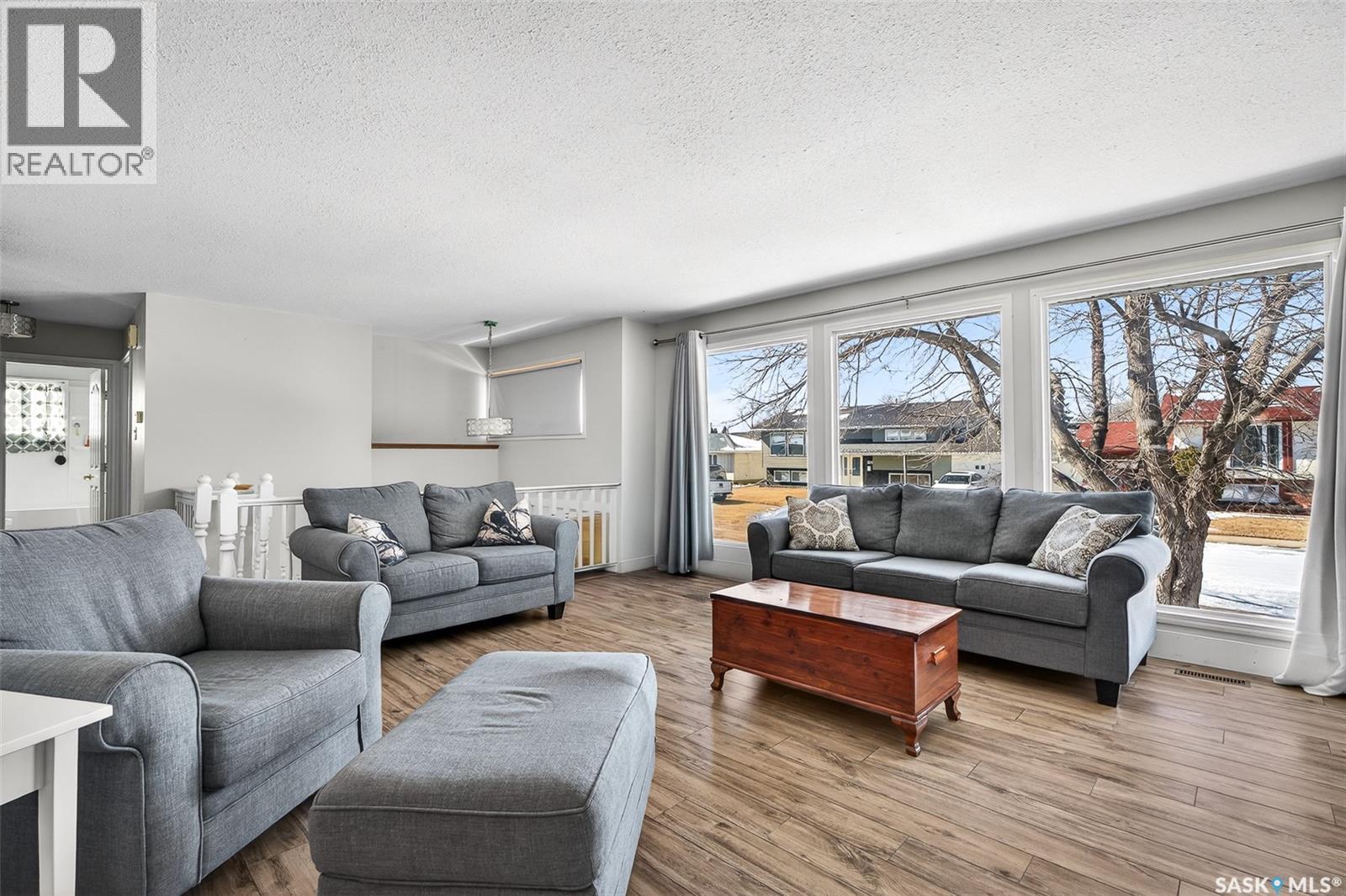 1321 Prince Crescent, Moose Jaw, SK - Indoor Photo Showing Living Room