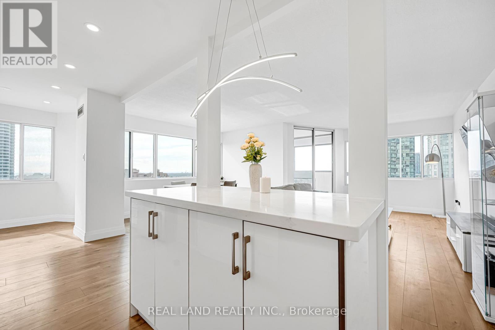 1901 - 50 Elm Drive E, Mississauga, ON - Indoor