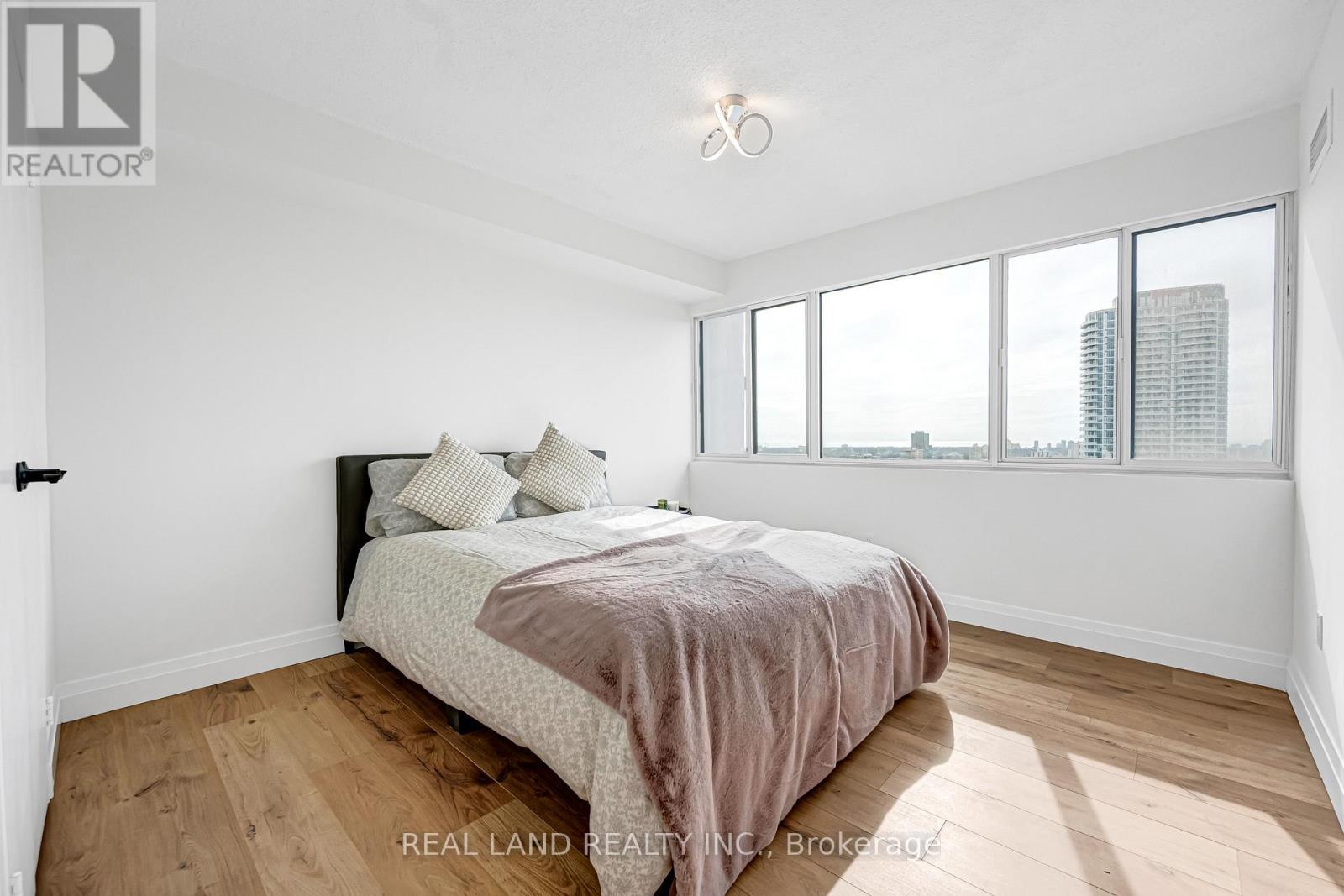 1901 - 50 Elm Drive E, Mississauga, ON - Indoor Photo Showing Bedroom