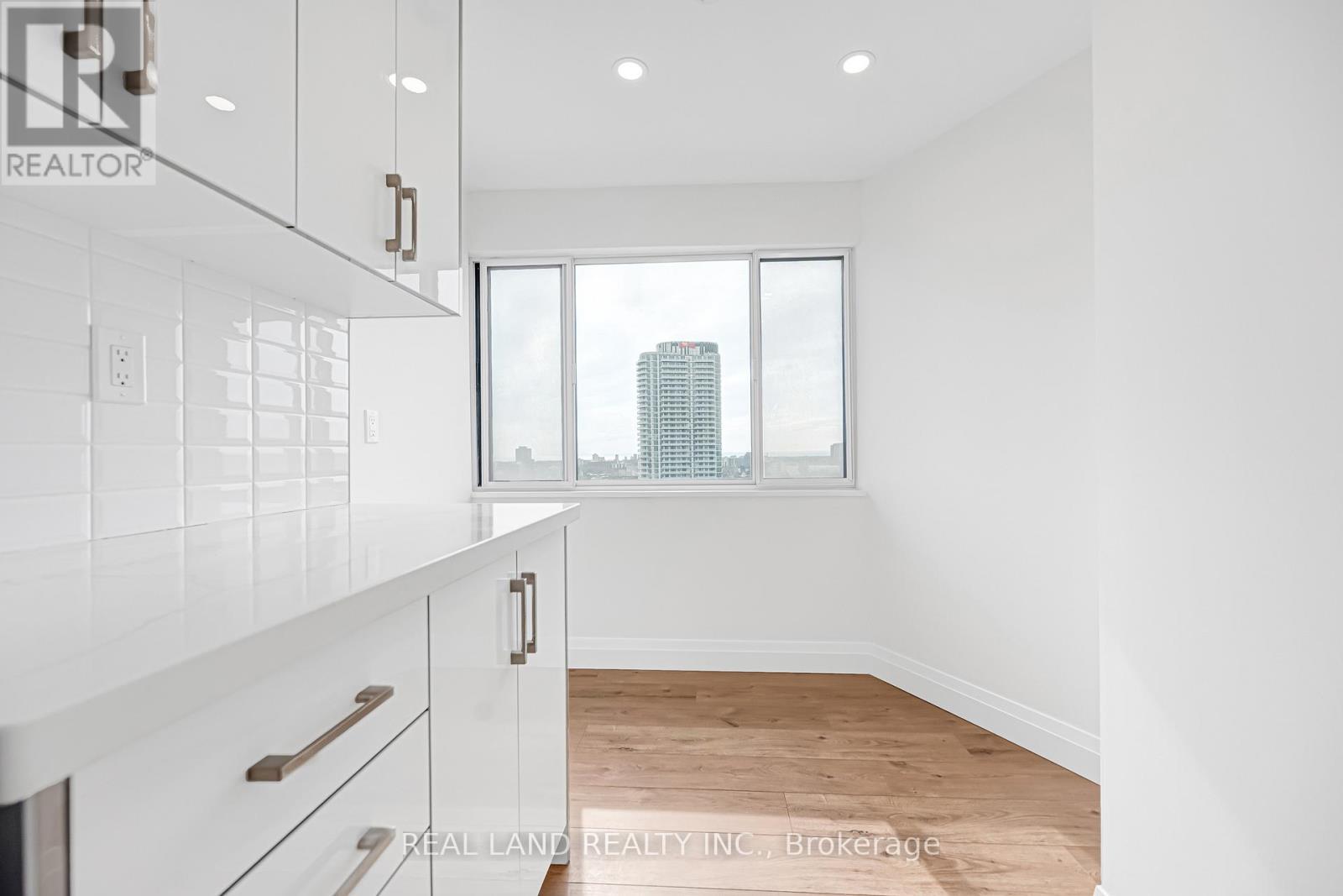 1901 - 50 Elm Drive E, Mississauga, ON - Indoor Photo Showing Other Room