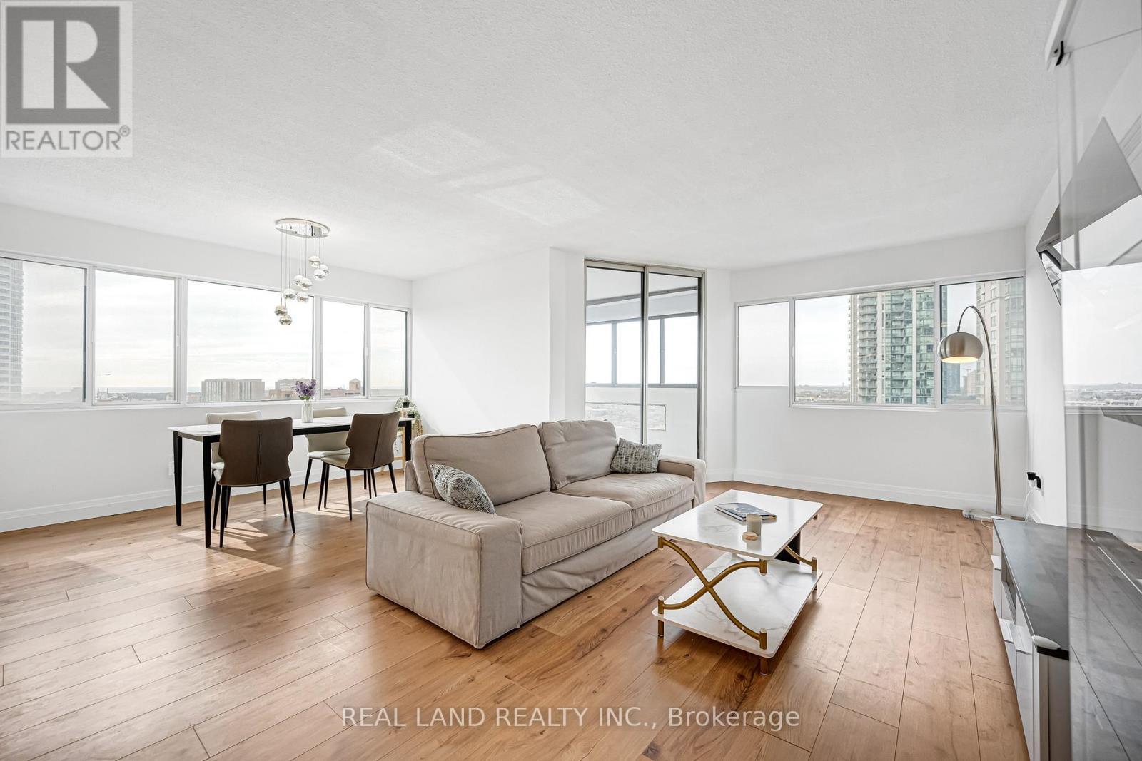 1901 - 50 Elm Drive E, Mississauga, ON - Indoor Photo Showing Living Room