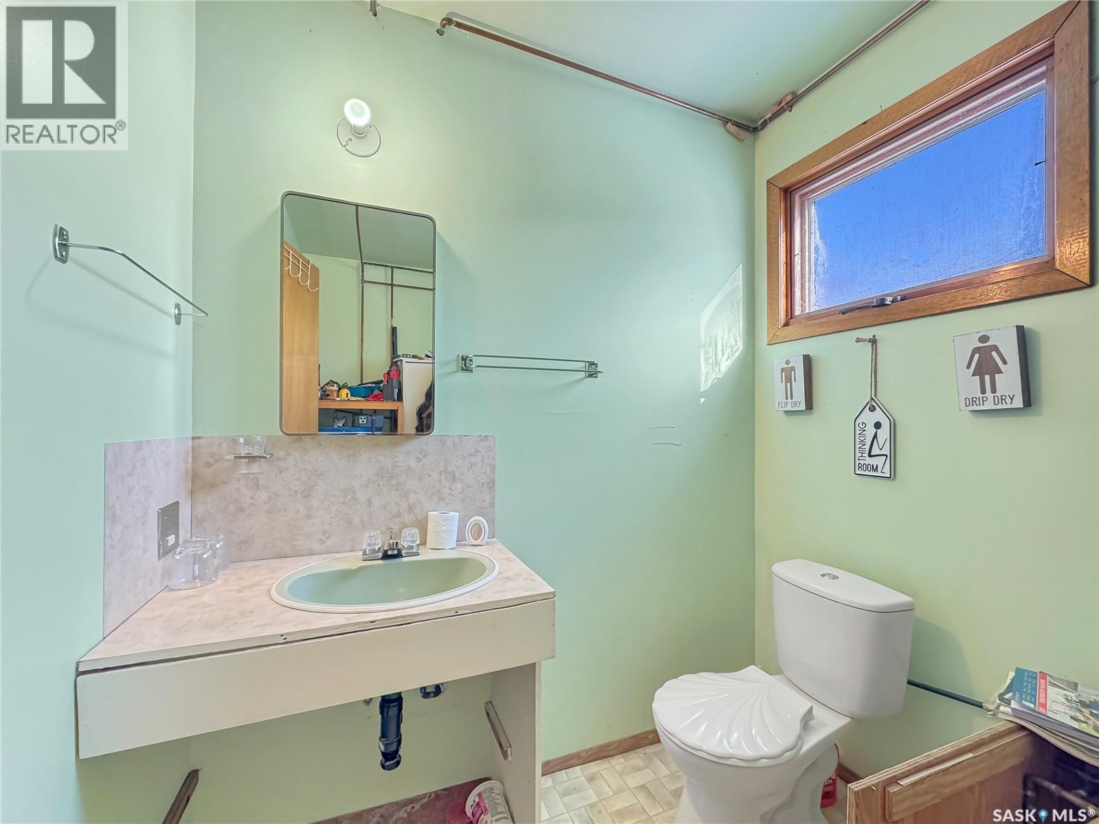 155 1St Street E, Meota, SK - Indoor Photo Showing Bathroom