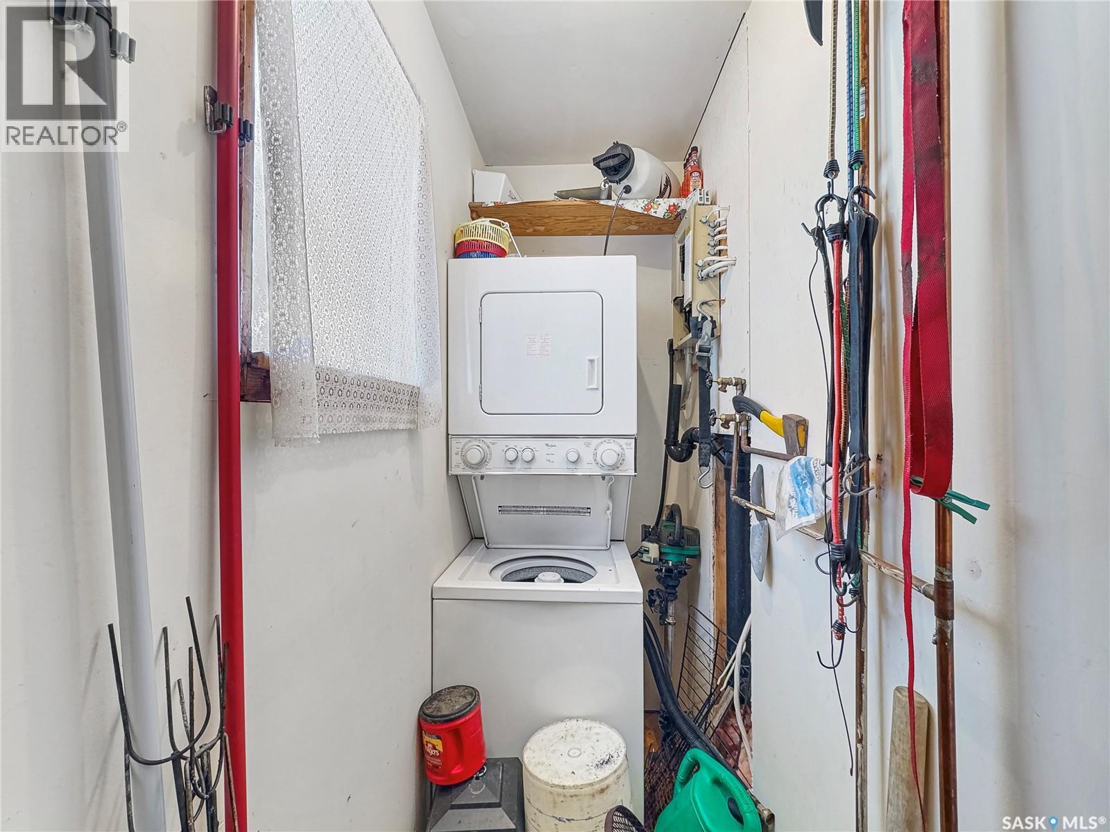 155 1St Street E, Meota, SK - Indoor Photo Showing Laundry Room