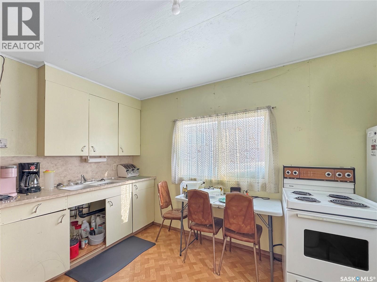 155 1St Street E, Meota, SK - Indoor Photo Showing Kitchen