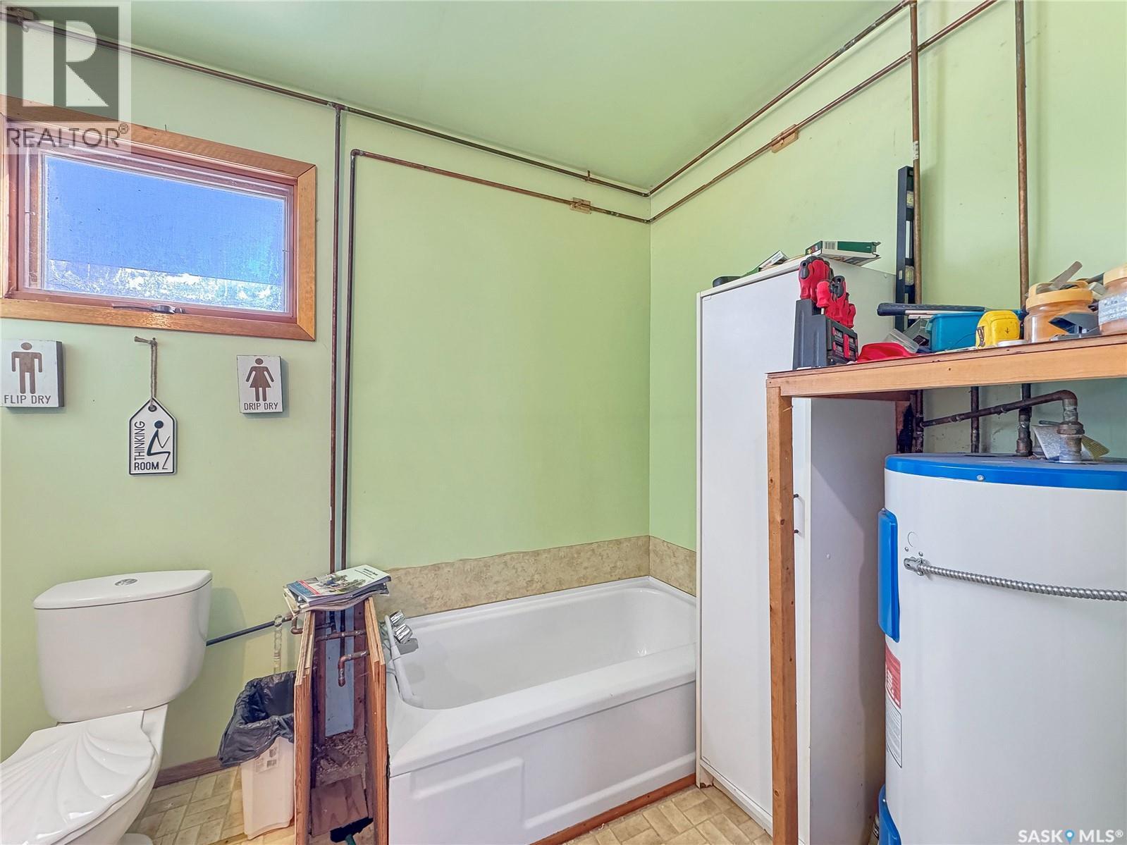 155 1St Street E, Meota, SK - Indoor Photo Showing Bathroom