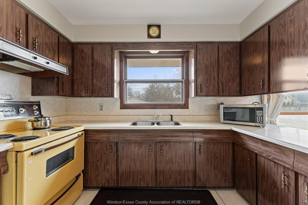 1464 Roxborough, Windsor, ON