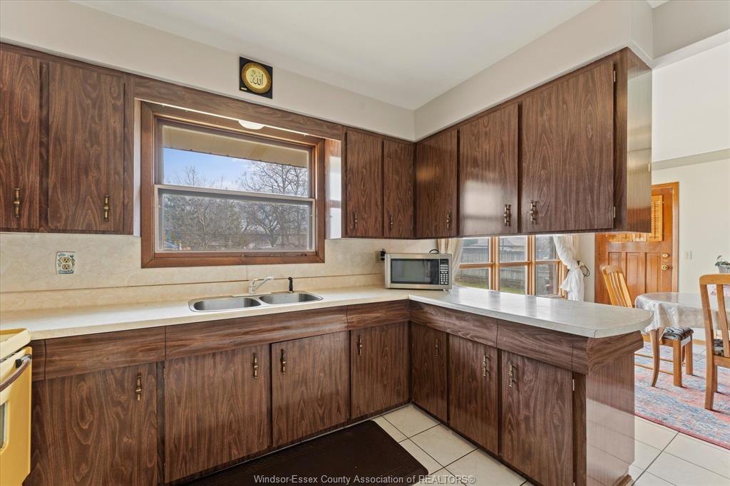 1464 Roxborough, Windsor, ON