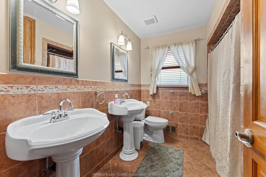 1464 Roxborough, Windsor, ON