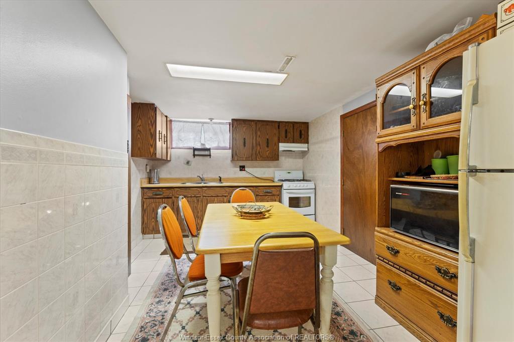 1464 Roxborough, Windsor, ON