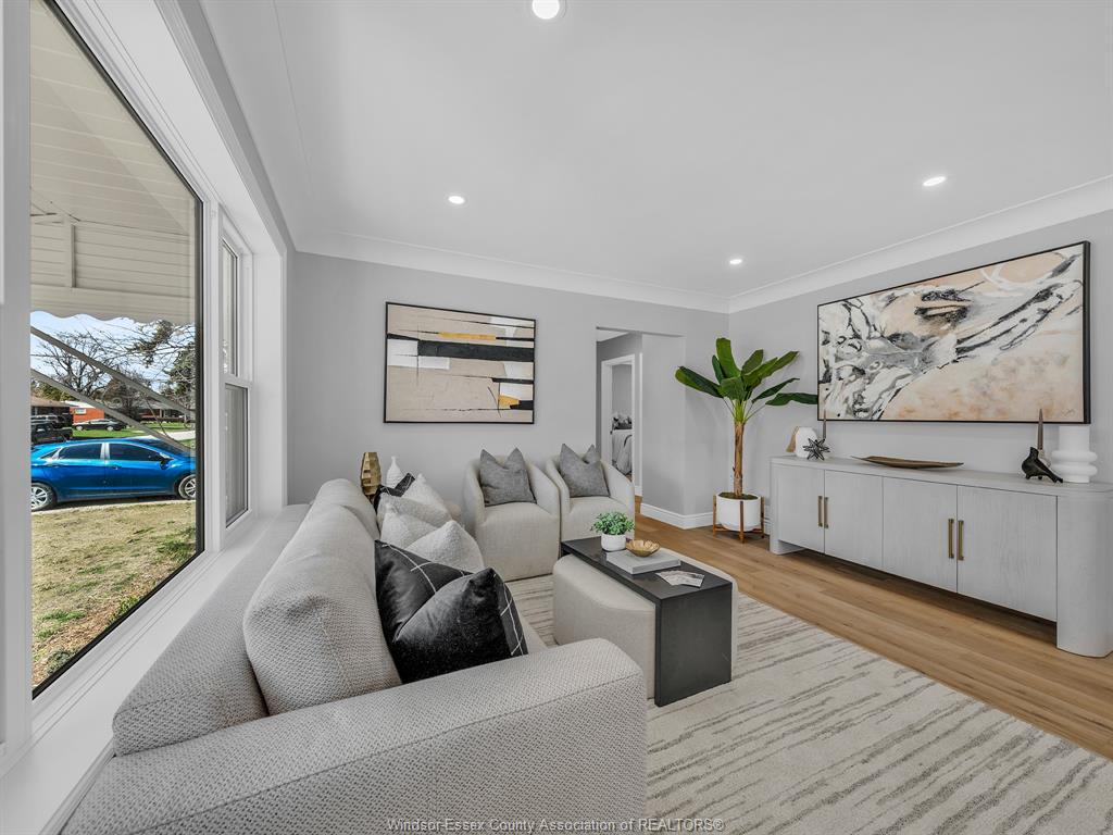 2692 Everts, Windsor, ON