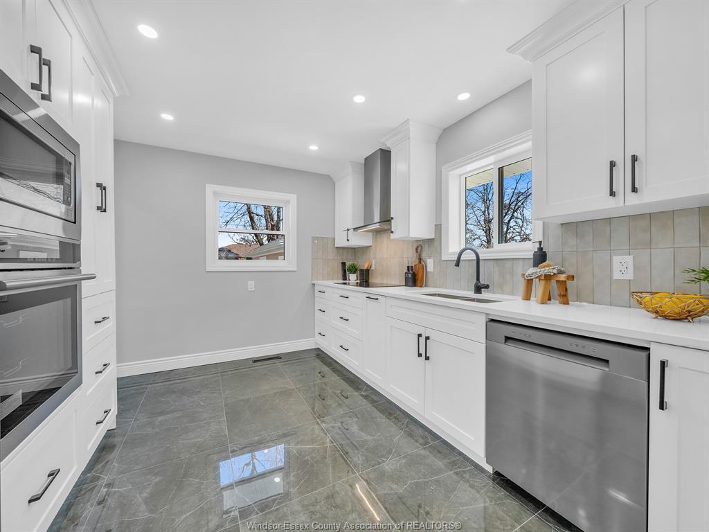 2692 Everts, Windsor, ON