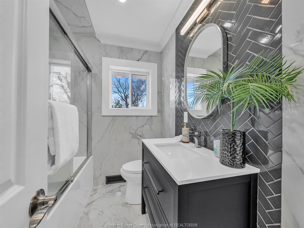 2692 Everts, Windsor, ON