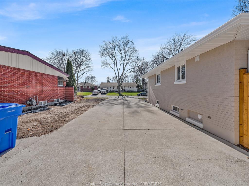 2692 Everts, Windsor, ON