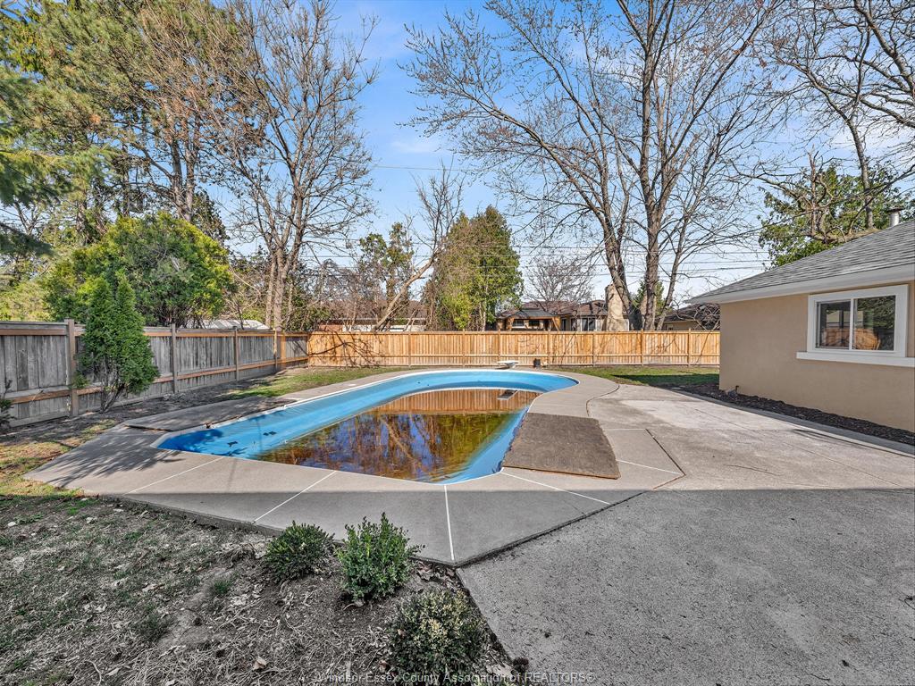 2692 Everts, Windsor, ON