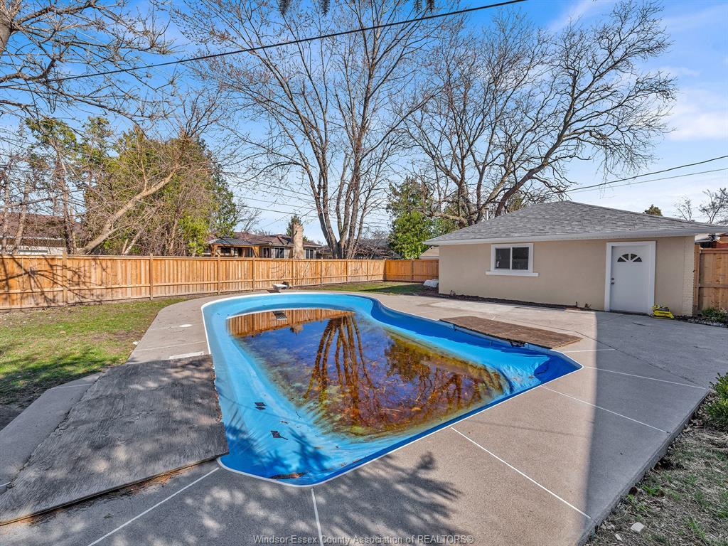 2692 Everts, Windsor, ON