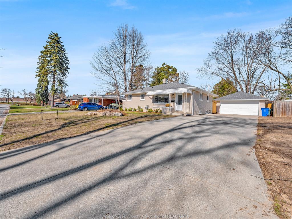 2692 Everts, Windsor, ON