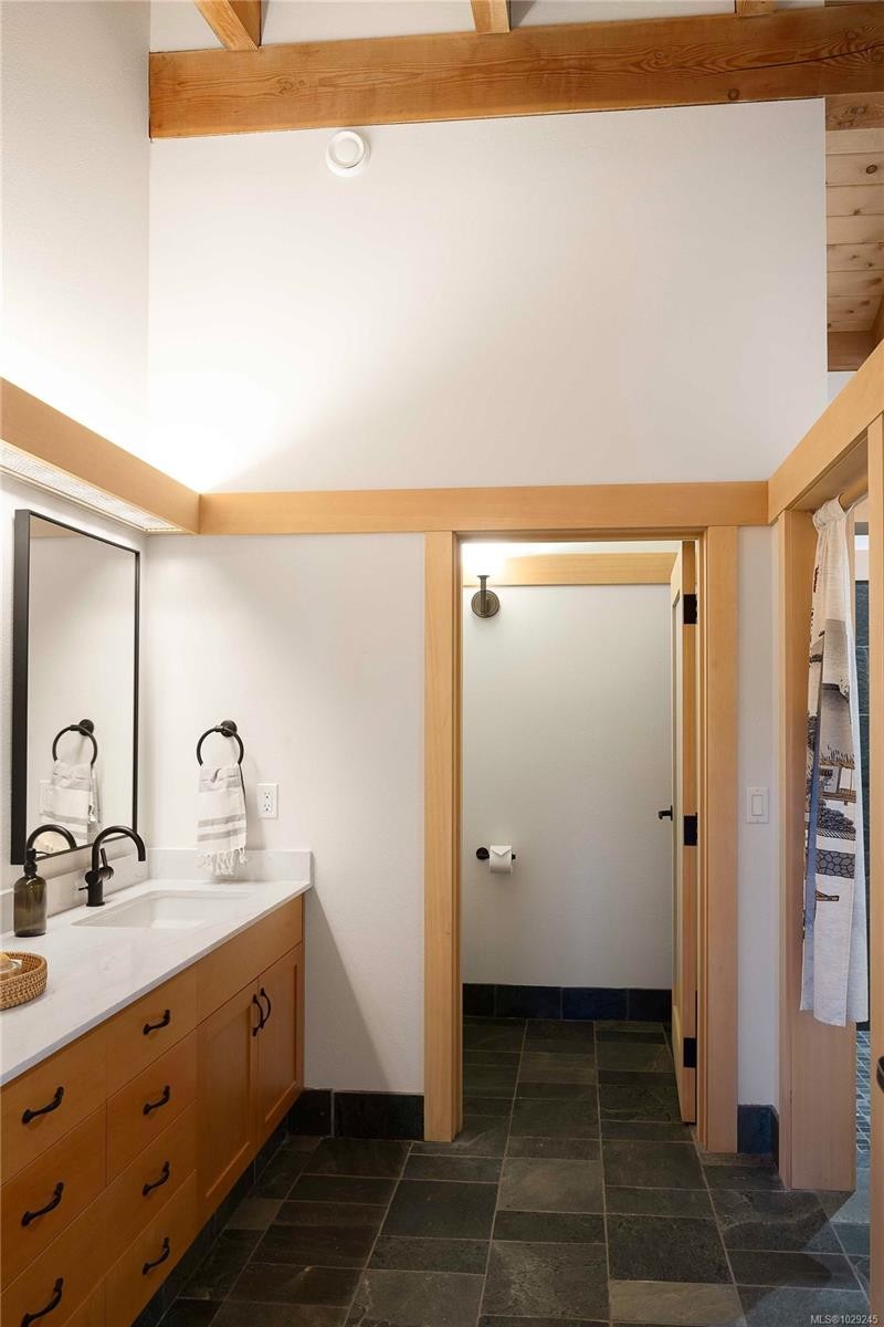 250 Holmes Rd, Salt Spring, BC
