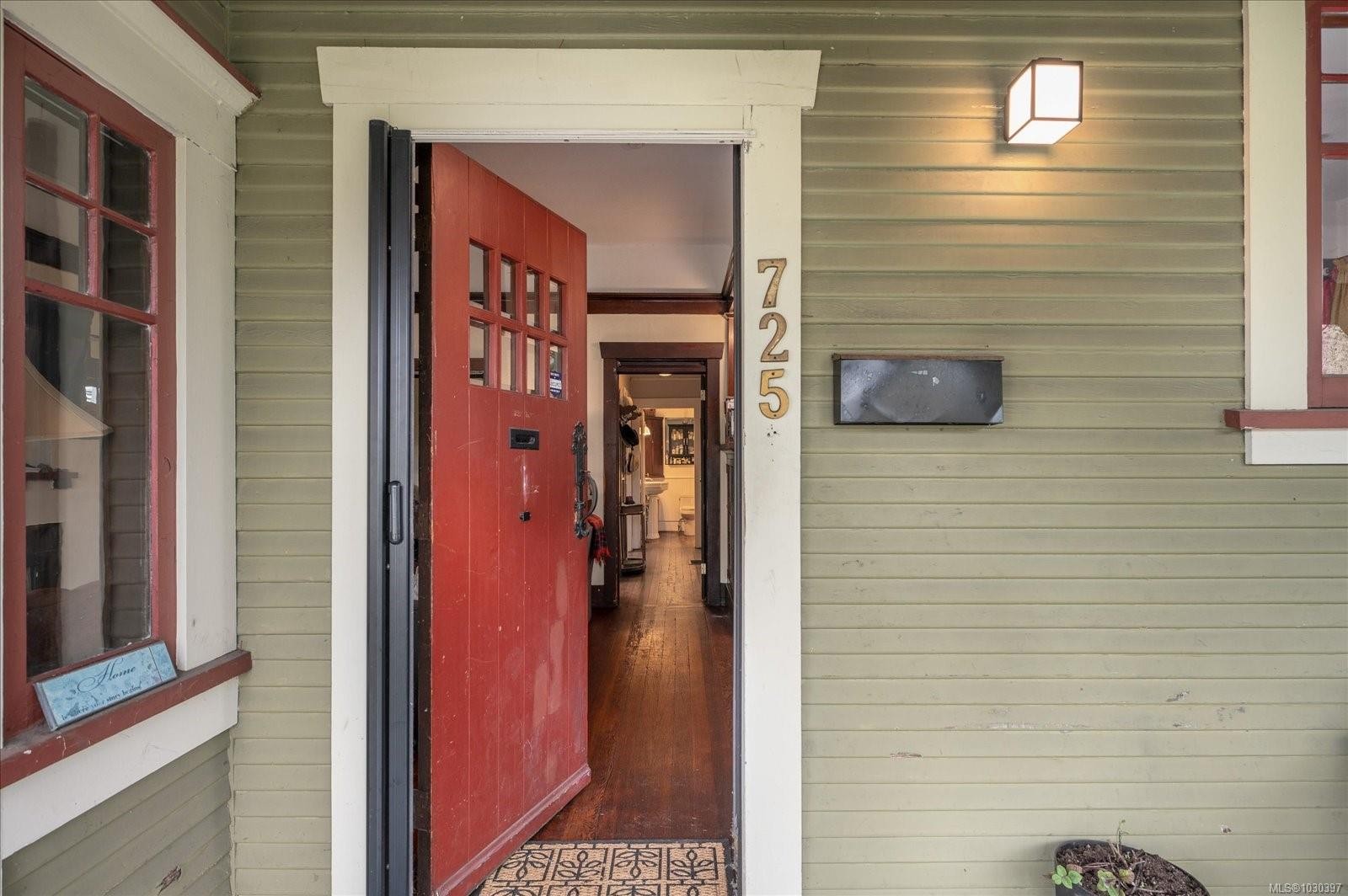 725 Comox Rd, Nanaimo, BC