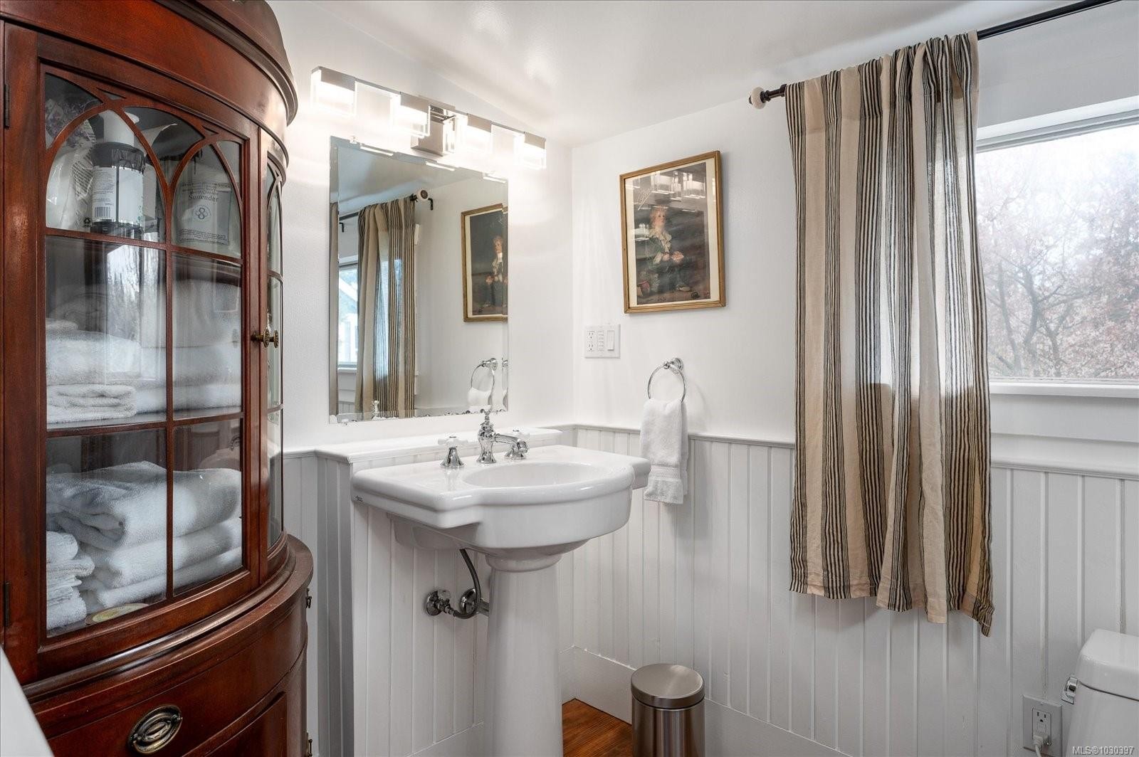 725 Comox Rd, Nanaimo, BC