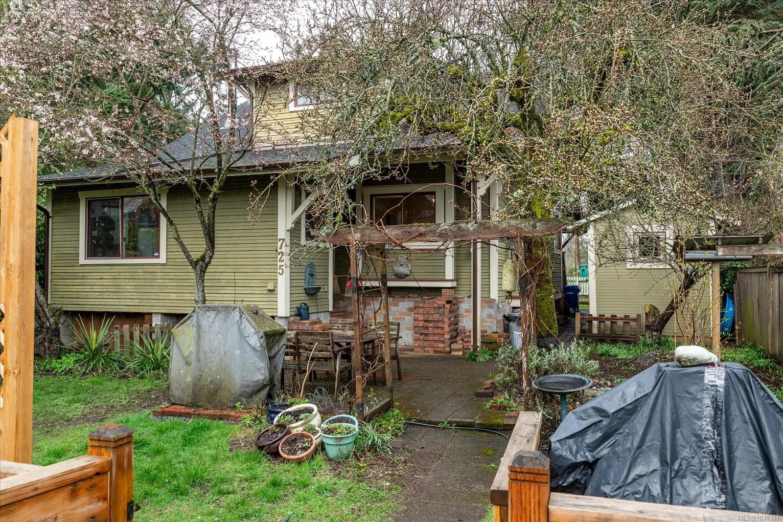 725 Comox Rd, Nanaimo, BC