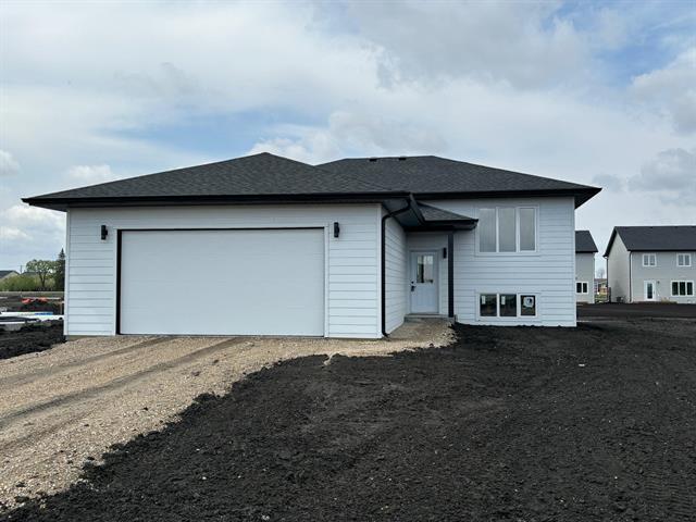 16 Ash Bay, Rosenort, MB